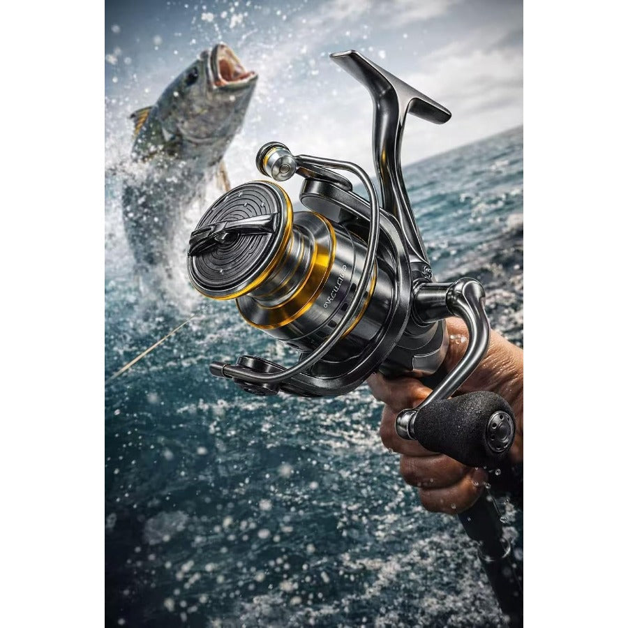 纺车式渔轮 高速比 强力卸力系统 – 顺滑强劲淡海水通用渔轮 配坚固摇臂，提供 500、1000 及 3000 型号，适用于鲈鱼、鳟鱼及岸钓