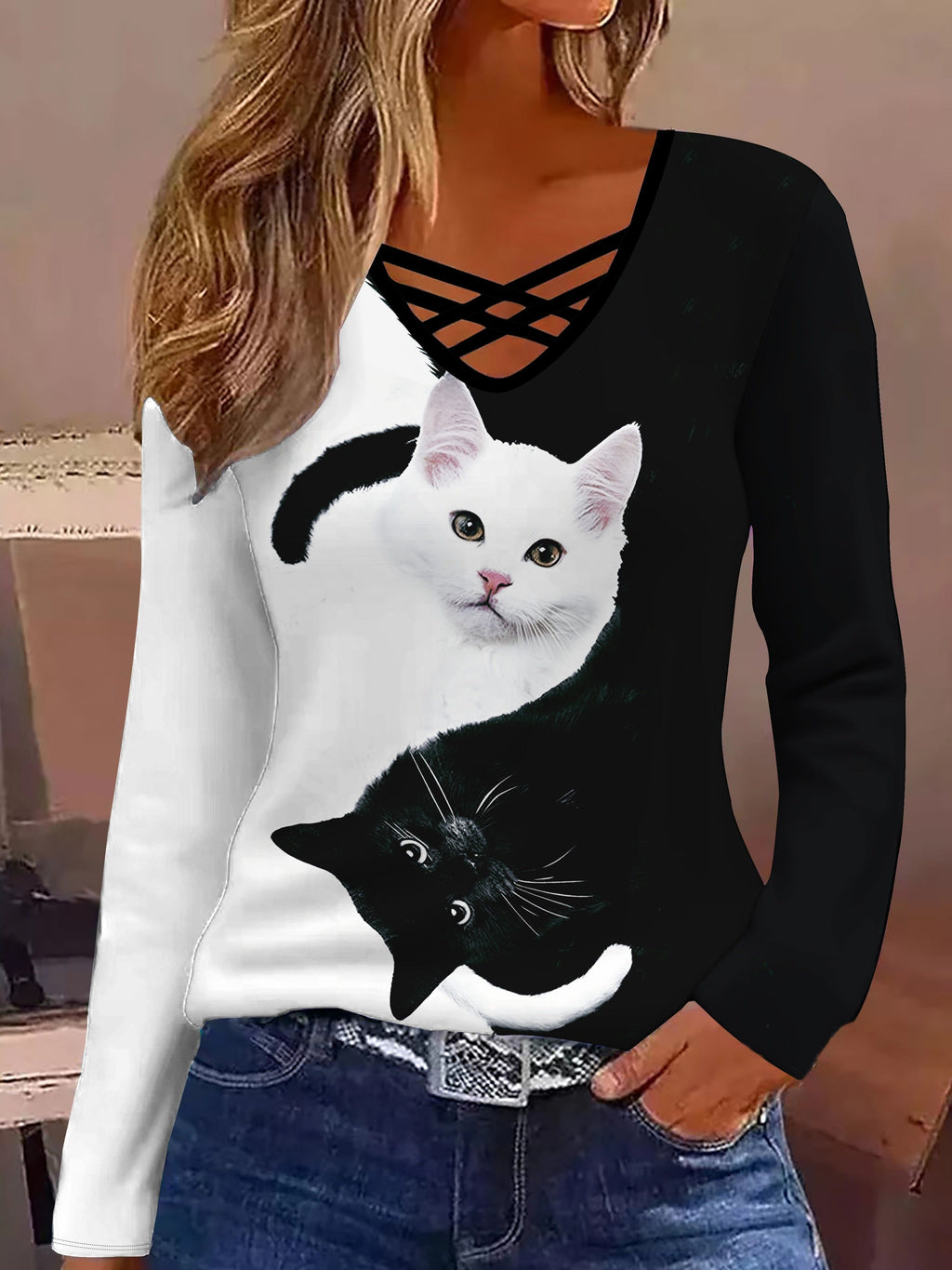 Women's Cat Print Long Sleeve V-Neck T-Shirt Black and White Elegant Graphic Top Casual Fashion Cute Animal Print Tee S M L XL XXL