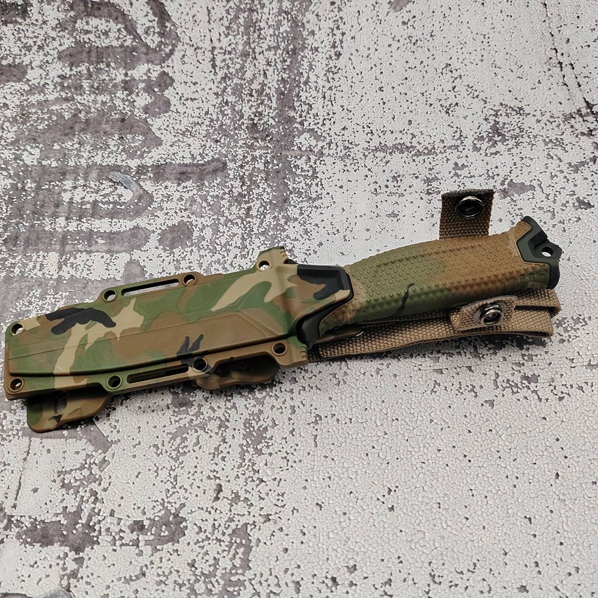 Outdoor Fixed Blade Knife – Stainless Steel Straight Blade, Non-Slip Handle, K-Sheath, EDC Hunting, Fishing, Camping, Survival Knife, Camouflage, Multi-Purpose Field Tool for Men
