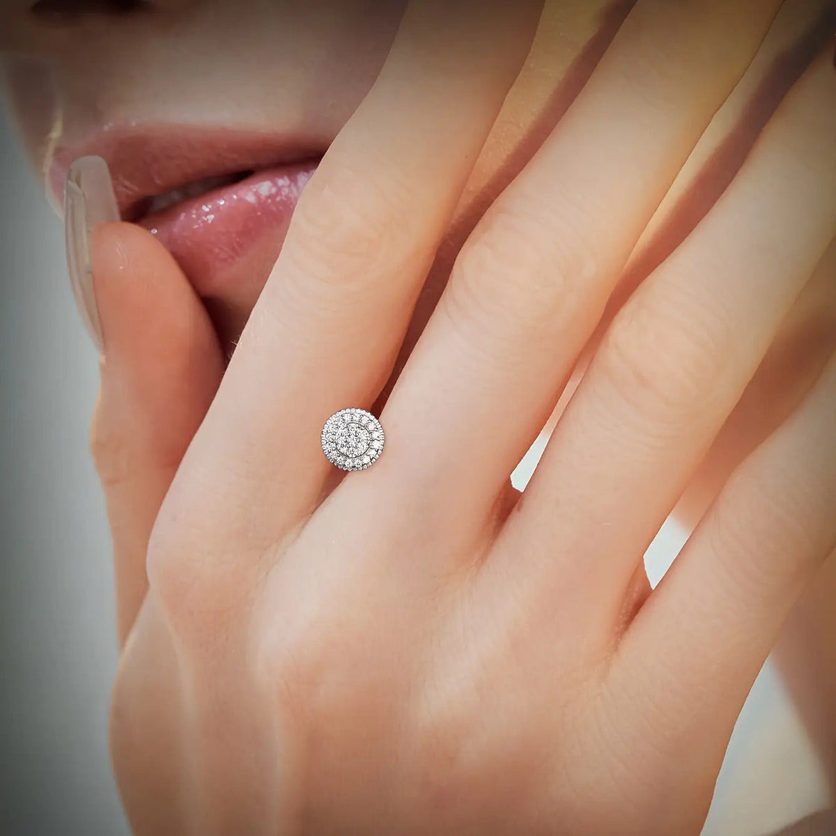 925 Sterling Silver Moissanite Stud Earrings 0.43ct Round Full-Plate Minimalist Diamond Alternative Earrings for Women Elegant Luxury Daily Wear and Gift Jewelry for Christmas, Birthday, and Anniversary