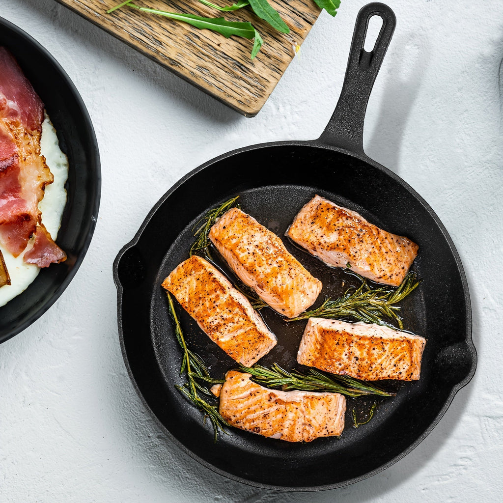 3-Piece Cast Iron Skillet Set with Pour Spouts – Pre-Seasoned Non-Stick Heavy-Duty Cookware for Holiday Cooking, RV Camping, Campfire Meals, Oven & Stovetop Safe Kitchen Gift