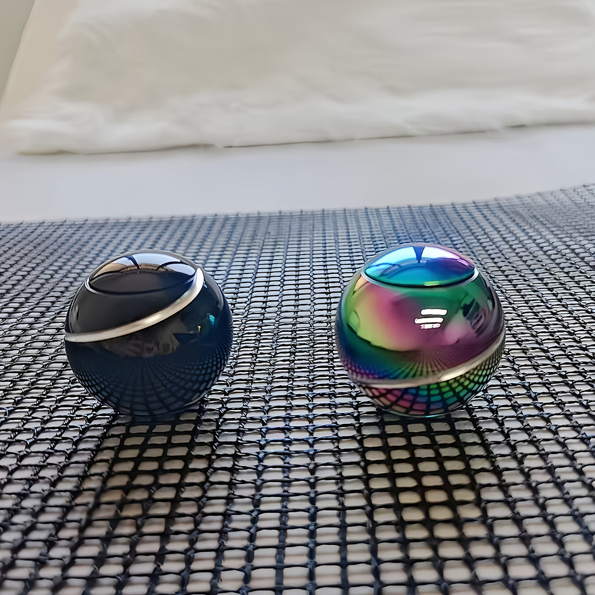 Fingertip Gyroscope Rotating Ball Toy High-Speed Dual-Bearing Desktop Fidget Skill Toy Party Gift Iridescent Blue Black