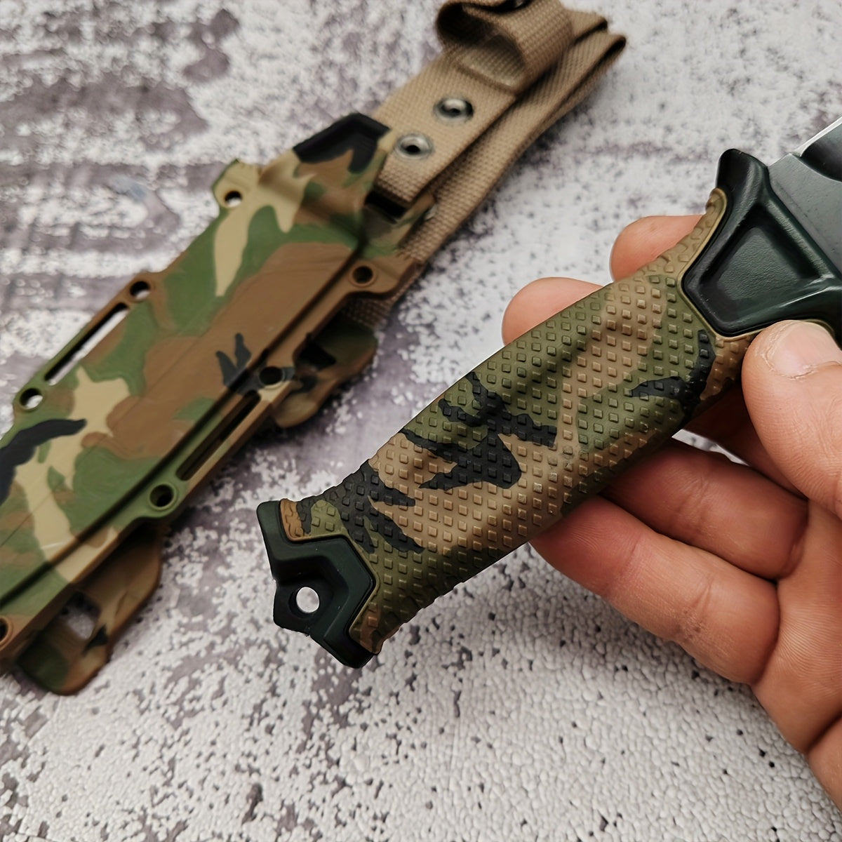 Outdoor Fixed Blade Knife – Stainless Steel Straight Blade, Non-Slip Handle, K-Sheath, EDC Hunting, Fishing, Camping, Survival Knife, Camouflage, Multi-Purpose Field Tool for Men