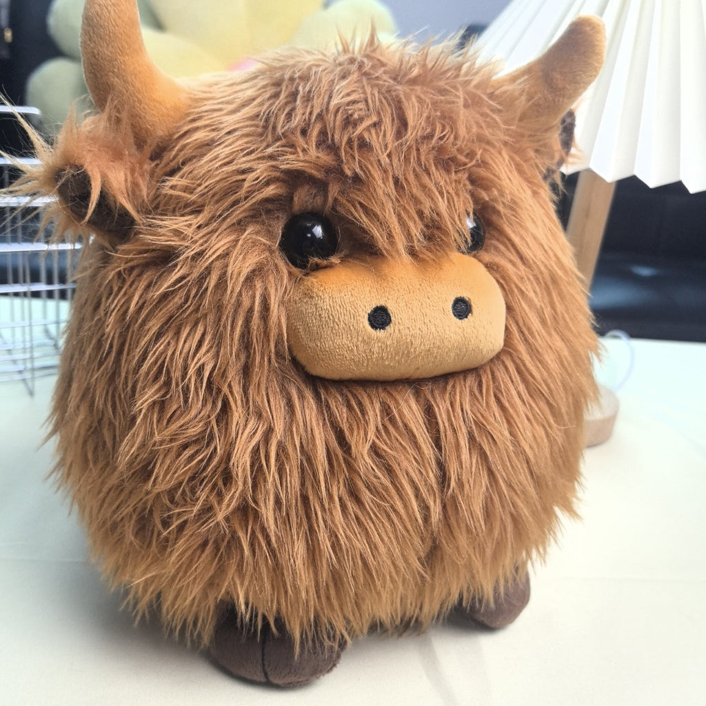 Cute Scottish Cow Plush Dog Toy – Round Fluffy Simulated Animal Chew Toy for Dogs & Cats, Soft Squeaky Companion Doll for Anxiety Relief, Chewing & Interactive Play for Puppies and Small Pets